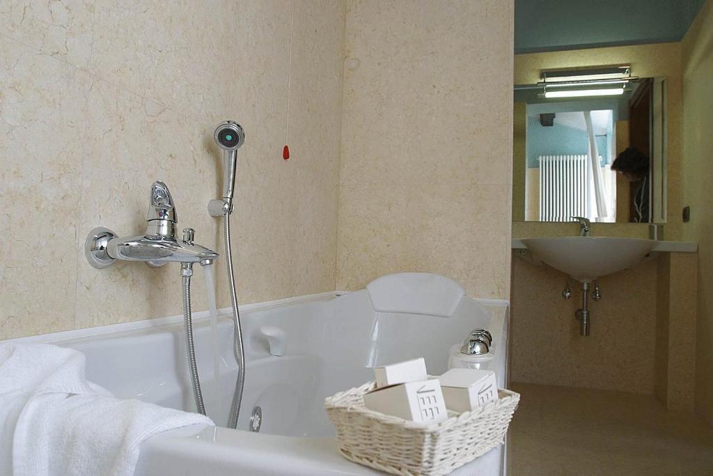 Albergo Morandi Reggio Emilia Kültér fotó
